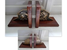 PAIRE DE SERRE LIVRE ART DECO BRONZE ET BOIS PORTRAITS BRETONS