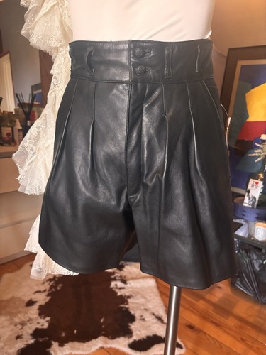 Short cuir taille haute - en,