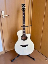 Guitare électrique acoustique blanche Yamaha APX1000 corps mince