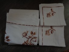 Drap ancien brodé parure deux taies  coton métis motif fleurs pour lit 140