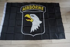 142 DRAPEAU  AIRBORNE  AIGLE  USA   ARME  90X150  AVEC OEILLET DE FIXATION 