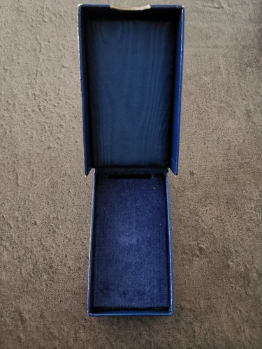 Boite vide ancienne pour - boite,