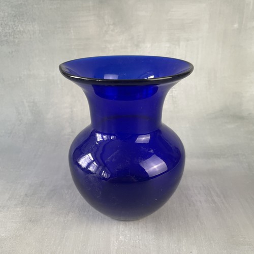 Elégant petit vase - , verre