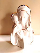 Vierge à l'enfant en porcelaine couleur blanche avec liserait couleur or
