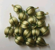 PASSEMENTERIE HOULES 16 PERLES POMPONS COULEUR VERT DORE FIL VERT REF 69P2VDV