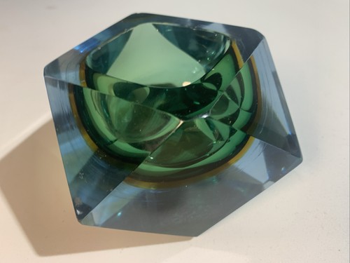 Cendrier diamant en verre - ⭕,