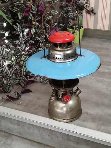 Ancienne lampe pétrole sous