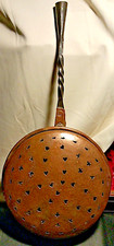 Tres ancienne bassinoire - ancienne,