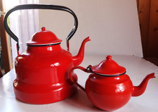 vintage  bouilloire et  théière émaillées rouge