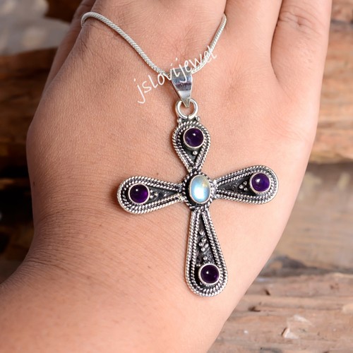 Pendentif croix porte-bonheur