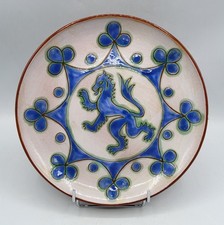 Assiette céramique émaillée scarifiée décor dragon Sant Vicens Paul Bay XXème