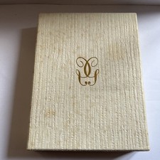 Gûërläïn RARISSIME COFFRET AVEC 2 LYRES DE 7,5 ML ET LE SAVON EN SUPERBE ETAT  .