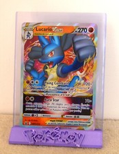 Carte POKEMON  LUCARIO  Jumbo  livrée avec Toploader Jumbo et Présentoir Pokemon