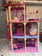 maison de poupee Barbie sur 3 niveaux