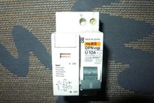 ANCIEN SERIE DISJONCTEUR DIFFERENTIEL 10A 300mA MERLIN GERIN  10AMPERES PC.4,5KA
