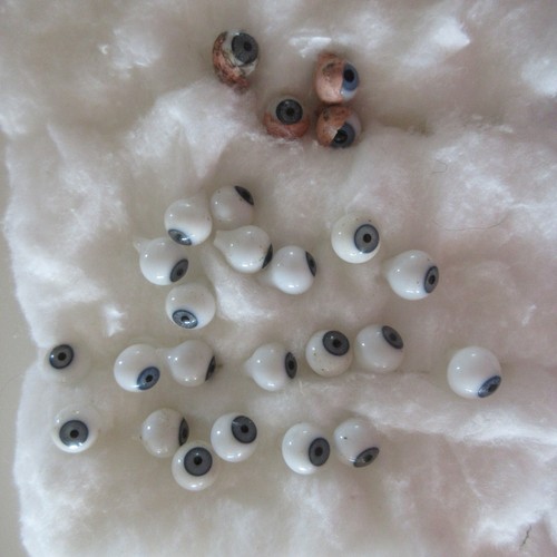 Lot yeux anciens en - de, 25