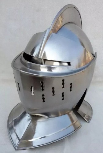 Casque médiéval fermé
