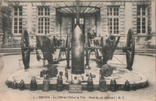 Carte postale VERDUN - La Cour