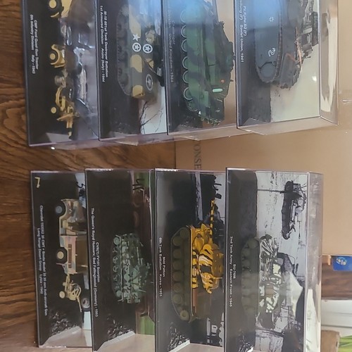 Lot véhicules militaires - , 1/72