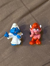2 figurines schtroumpfs 