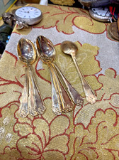 8 anciennes petites cuilleres a moka en metal doré superbe etat 10cm