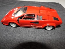 voiture miniature LAMBORGHINI COUNTACH 1/18