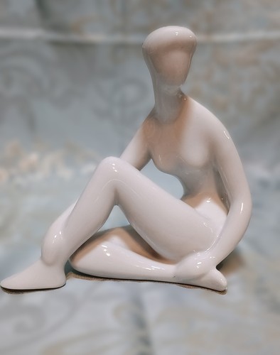 Statue porcelaine blanche - en,
