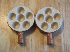2 poelons  pour escargots  Emile Henry , 6 trous . TBE
