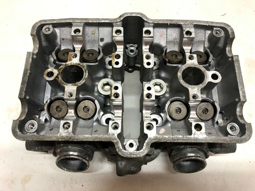 Une culasse moteur moto - culasse,