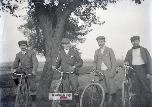 Cyclistes campagne vélos - cyclistes, campagne,