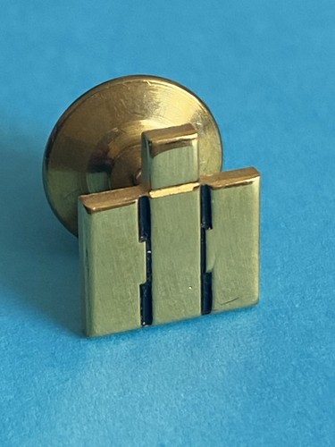 Ancien pin ih international - pin's,