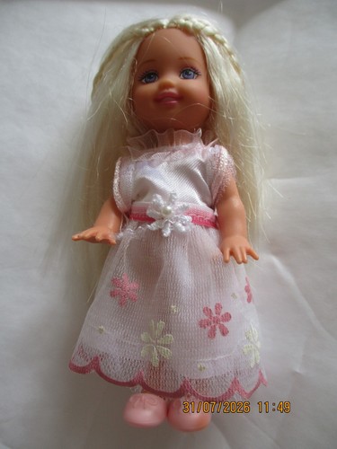 Barbie petite poupee - barbie,