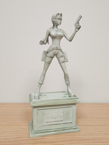 Figurine tomb raider lara - tomb,