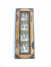 Décoration murale tribale en métal avec cadre en bois peint à la main