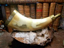 POIRE A POUDRE  EN CORNE    FRANCE VERS 1850  