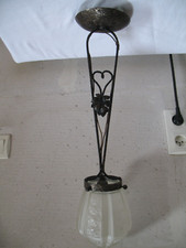 SUSPENSION LUSTRE ART DECO VERRE DEPOLI MONTURE COEUR ET FLEURS EN FER FORGE