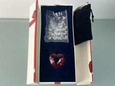 Figurine Swarovski coeur rouge 4,5 cm 6 petits coeurs clairs. - Excellent état