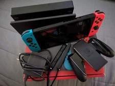 Nintendo Switch 32 Go Console Portable avec Manettes Joy-Con Bleu Néon/Rouge...