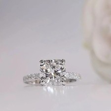 Bague solitaire en or blanc