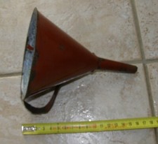 ancien entonnoir émaillé