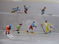  très rare série des skieurs dans le thème starlux du sport dont anciens modèles