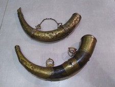 Poire à poudre orientale dorée