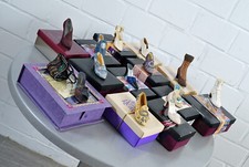 13 chaussures miniatures