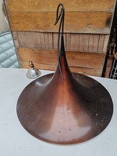 Fond d'atelier Paris Lampe