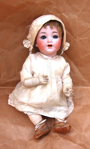 Poupée ancienne attribuée - , à