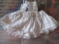petite robe blanche pour petite poupée vintage
