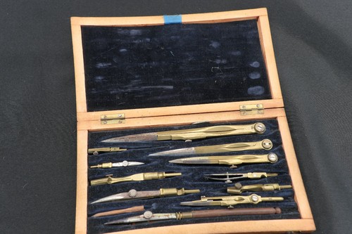 Ancienne boite compas en - de,