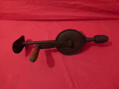 Ancienne perceuse main - ancienne,