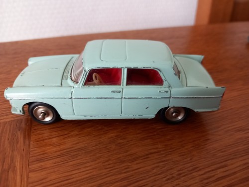 Dinky toys peugeot 404 - dinky,