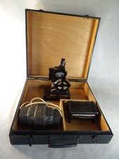 PATHE KID  projecteur ancien dans sa boite cinéma film old movie projector